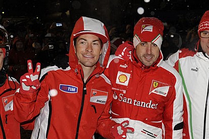 Alonso llevará a su amigo Hayden en el casco durante la Indy 500