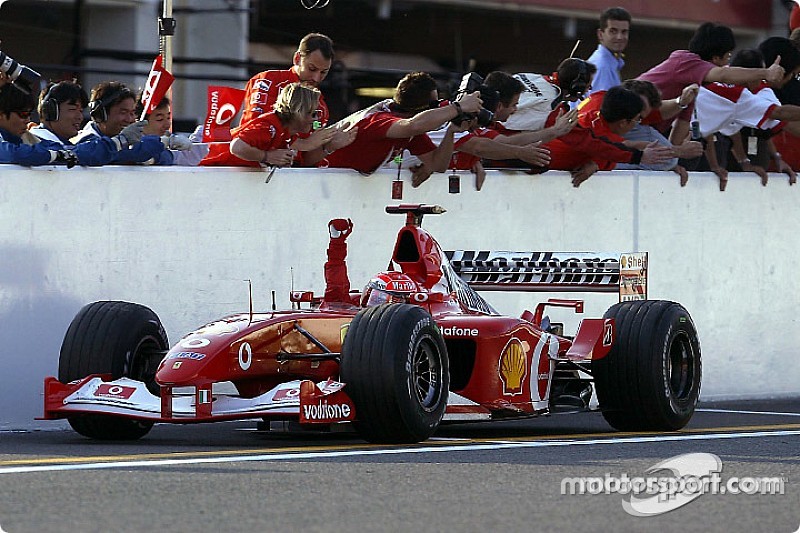 Michael Schumacher az utolsó futamon sem könyörült meg a mezőnyön 2002-ben