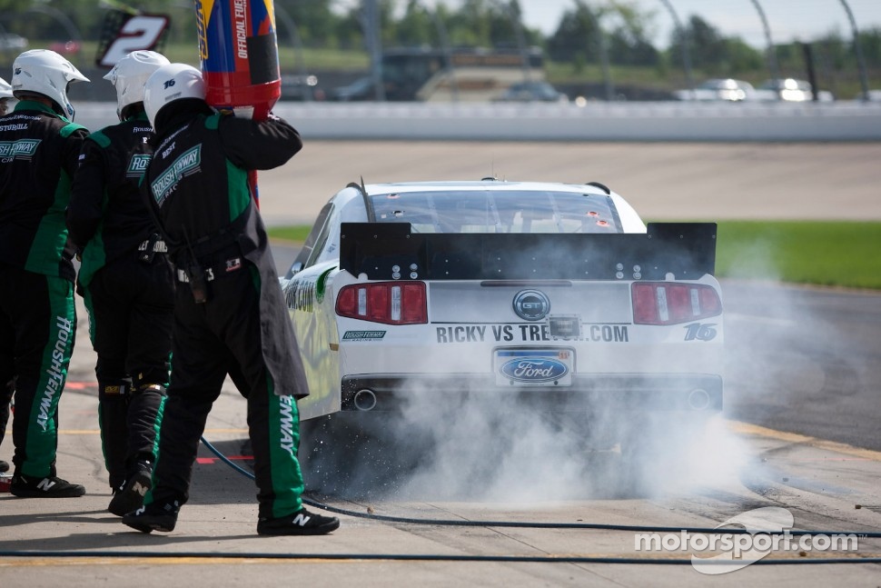 Pit stop for Trevor Bayne