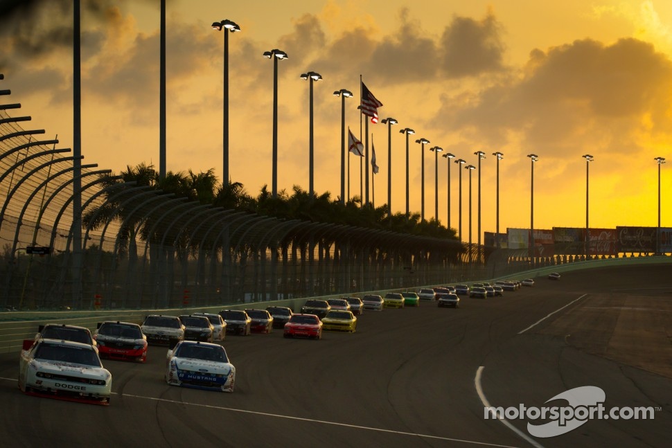 Brad Keselowski, Penske Racing Dodge leads Carl Edwards, Roush-Fenway Ford and the rest of the field