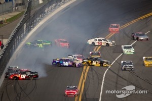Justin Allgaier, Turner Motorsports Chevrolet, Kenny Wallace, RAB Racing Toyota, Mike Wallace, JD Motorsports Chevrolet, Josh Wise, Key Motorsports, Ryan Truex, Tommy Baldwin Racing Toyota Chevrolet crash
