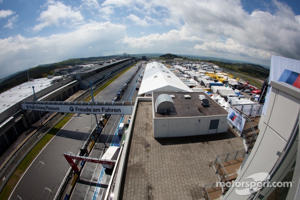 http://cdn-6.motorsport.com/static/img/mgl/1400000/1400000/1402000/1402100/1402156/s1_1.jpg