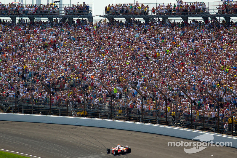 2012: Bryan Herta rijdt in de winnende auto van Dan Wheldon