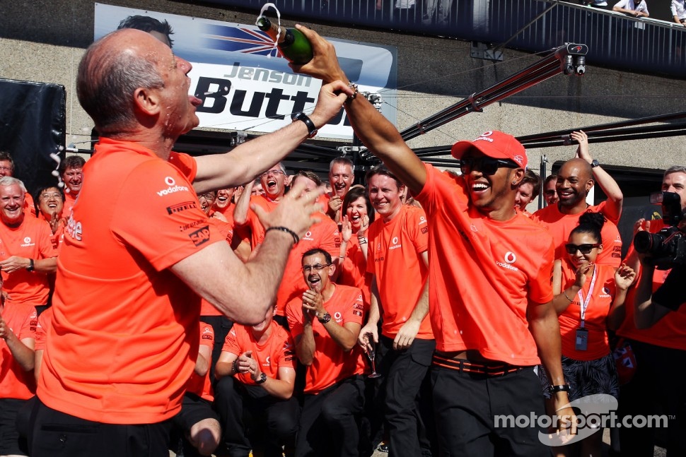 race winner Lewis Hamilton, McLaren Mercedes and Ron Dennis, McLaren Mercedes Executive Chairman celebrate with the team