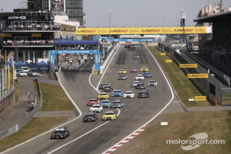 Start of the Race, Bruno Spengler, BMW Team Schnitzer BMW M3 DTM leads