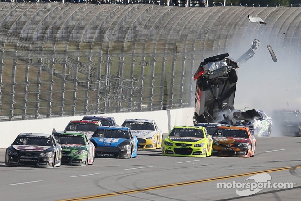 Austin Dillon, Stewart-Haas Racing Chevrolet in trouble