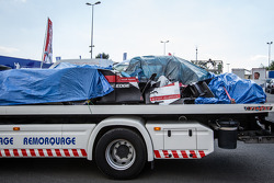 Das Auto von Loic Duval, #1 Audi Sport Team Joest, Audi R18 e-tron quattro, nach Crash