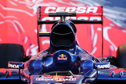 Scuderia Toro Rosso STR10, Motorhaube und Cockpit, Detail
