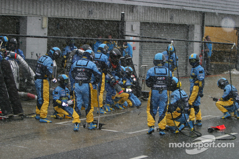 Treino de parada de pits na Renault