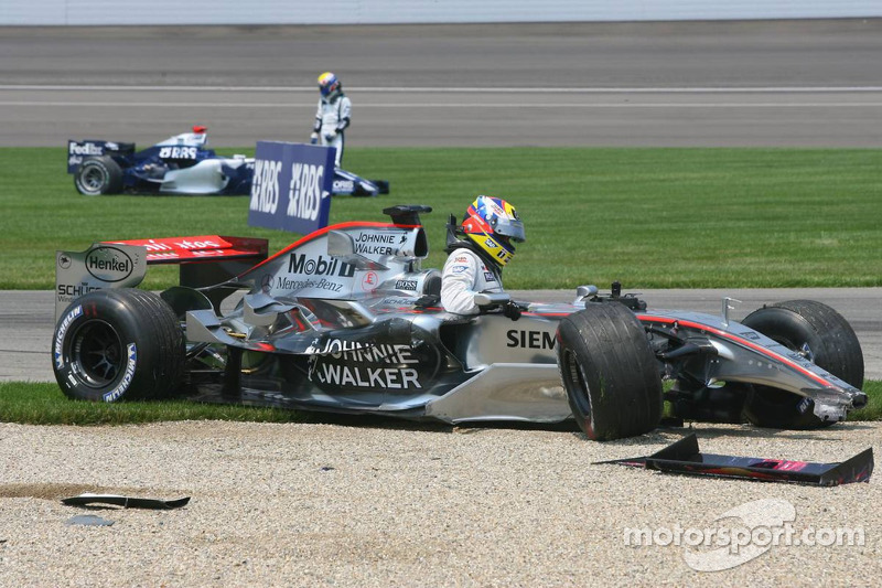 La última imagen de Montoya como piloto de F1: su abandono en el GP de Estados Unidos en 2006.
