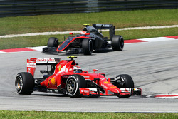 Кими Райкконен Ferrari SF15-T