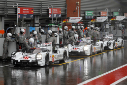 #17 Porsche Team 919 Hybrid Timo Bernhard, Mark Webber, Brendan Hartley and #18 Porsche Team 919 Hyb
