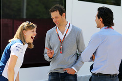 (Von links nach rechts): Susie Wolff, Williams-Entwicklungsfahrerin, mit Alexander Wurz, Williams-Fa