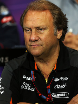 Robert Fernley, Sahara Force India F1 Team, stellvertretender Teamchef, in der FIA-Pressekonferenz