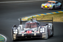 #19 Porsche Team Porsche 919 Hybrid: Nico Hulkenberg, Nick Tandy, Earl Bamber