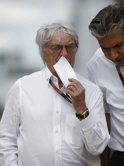 Bernie Ecclestone, con Pasquale Lattuneddu, della FOM