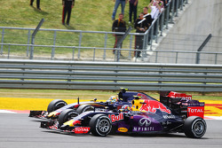 Daniil Kvyat, Red Bull Racing RB11 y Carlos Sainz Jr., Scuderia Toro Rosso STR10