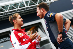 Sebastian Vettel, Ferrari com Christian Horner, Red Bull Racing diretor