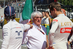 Felipe Massa, Williams with Bernie Ecclestone and Romain Grosjean, Lotus F1 Team on the grid