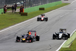 Daniel Ricciardo, Red Bull Racing RB11 y Sergio Perez, Sahara Force India F1 VJM08