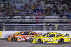 Carl Edwards, Joe Gibbs Racing Toyota and Matt Kenseth, Joe Gibbs Racing Toyota