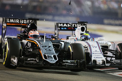 Nico Hulkenberg, Sahara Force India F1 VJM08 y Felipe Massa, Williams FW37 chocan en la carrera