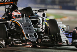 Nico Hulkenberg, Sahara Force India F1 VJM08 y Felipe Massa, Williams FW37 chocan en la carrera