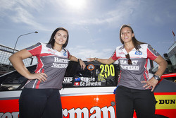 #200 Ford Falcon FG X: Renee Gracie, Simona de Silvestro