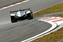 #17 Porsche Team Porsche 919 Hybrid: Timo Bernhard, Mark Webber, Brendon Hartley
