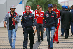 Carlos Sainz Jr., Scuderia Toro Rosso, und Teamkollege Max Verstappen, Scuderia Toro Rosso,