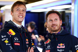 (Da sx a dx): Daniil Kvyat, Red Bull Racing con Christian Horner, Team Principal Red Bull Racing