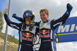 I vincitori Andreas Mikkelsen e Ola Floene, Volkswagen Polo WRC, Volkswagen Motorsport