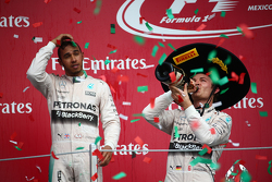 Podium: tweede plaats Lewis Hamilton, Mercedes AMG F1 en winnaar Nico Rosberg, Mercedes AMG F1 W06