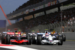 Start: Robert Kubica, BMW Sauber F1 Team, F3.08 ve Lewis Hamilton, McLaren Mercedes, MP4-23