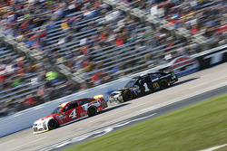 Kevin Harvick, Stewart-Haas Racing Chevrolet; Jamie McMurray, Chip Ganassi Racing Chevrolet