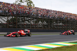 Sebastian Vettel, Ferrari SF15-T, vor Kimi Räikkönen, Ferrari SF15-T