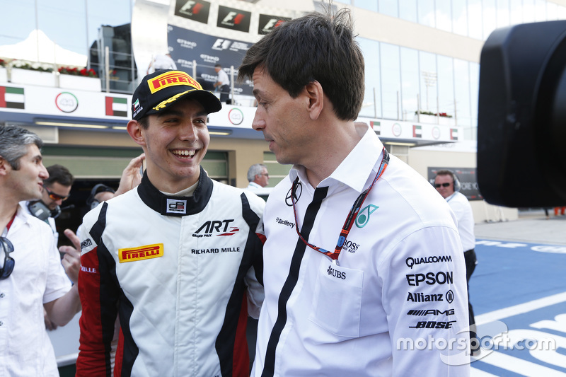 2015 GP3 kampioen Esteban Ocon, ART Grand Prix met Toto Wolff