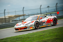 Clearwater车队1号法拉利458 GT3:吉安玛利亚·布鲁尼、詹姆斯·卡拉多、马特·格里芬、莫永新