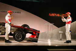 Льюис Хэмилтон, McLaren Mercedes и Дженсон Баттон, McLaren Mercedes