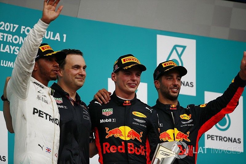 Podio: ganador de la carrera Lewis Hamilton, Mercedes AMG, segundo lugar Max Verstappen, Red Bull Ra
