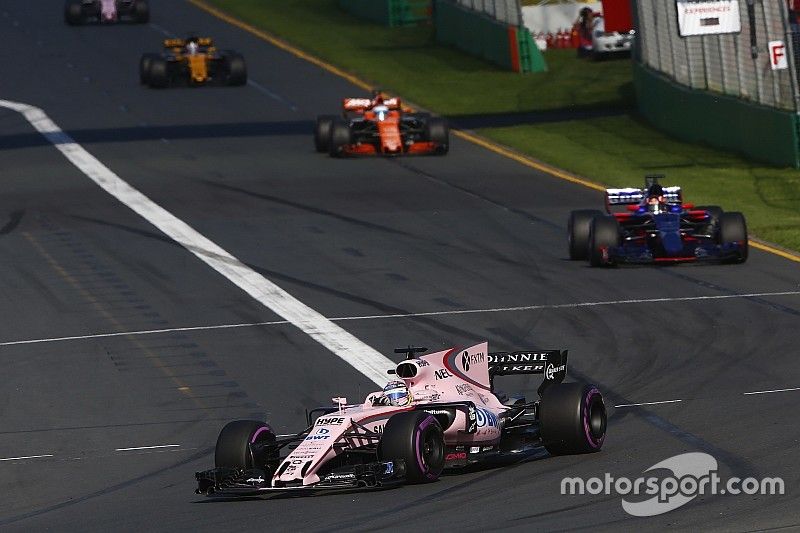 Sergio Pérez, Force India VJM10, Daniil Kvyat, Scuderia Toro Rosso STR12 y Fernando Alonso, McLaren 
