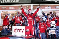 Reed gana accidentada carrera en la primera fecha de Xfinity