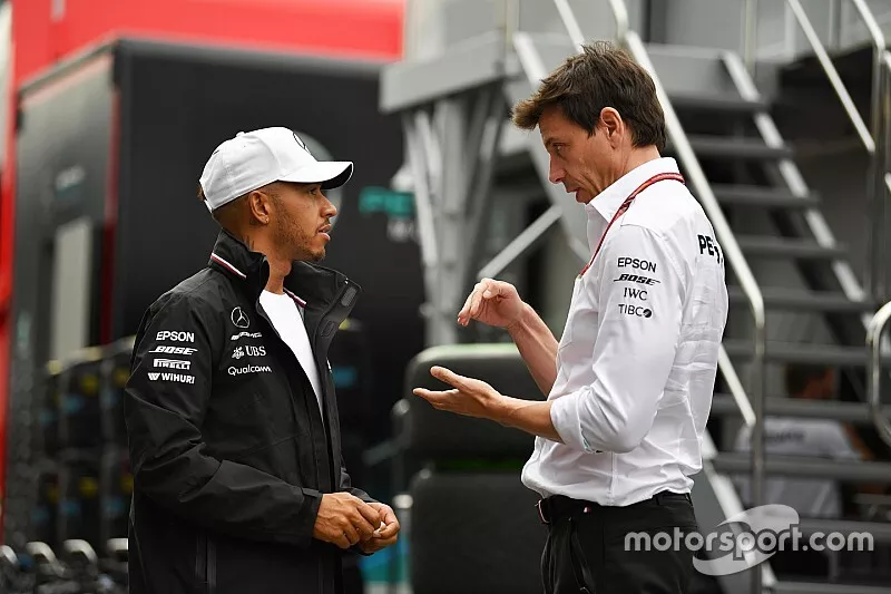 Lewis Hamilton, Mercedes-AMG F1 y Toto Wolff, Mercedes AMG F1 Director de Motorsport