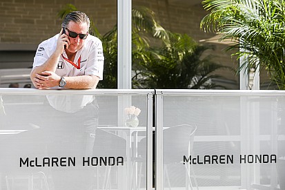 McLaren, 2018'de şampiyonluk değil, podyum hedefliyor