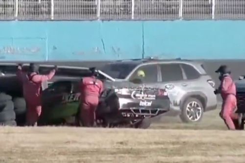 VÍDEO: Safety Car proporciona acidente bizarro na NASCAR do México