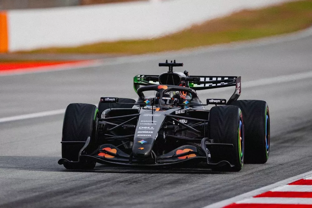 ♥2025 F1 新王座♥ ランド・ノリス #４ McLaren F1 GP ① 王者の印。”カーナンバー1”がついた自分のF1マシンに、ノリスが