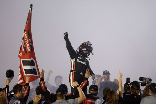 Corey Heim é o grande campeão da NASCAR Truck após final caótico em Phoenix