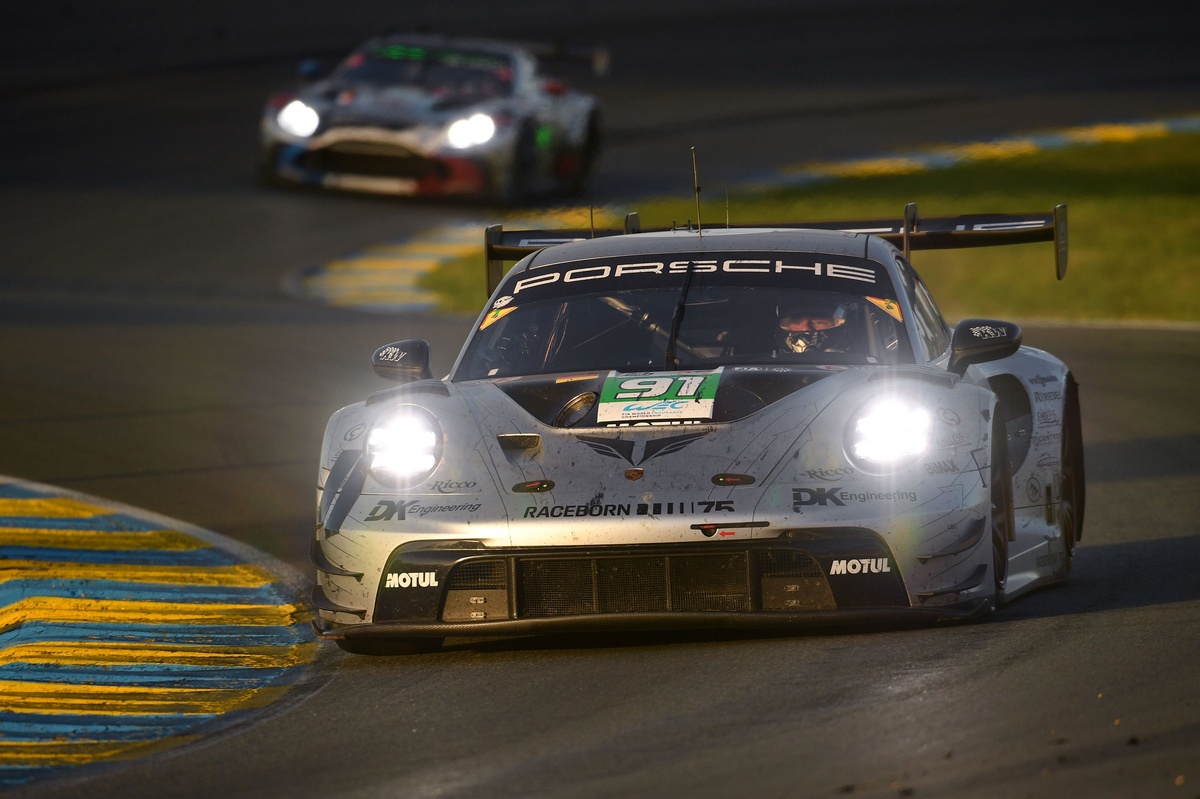 24H Le Mans, H18: BMW en cabeza mientras el accidente de Porsche provoca coche de seguridad