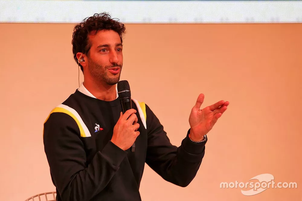 دانيال ريكاردو، رينو وإستيبان أكون، رينو