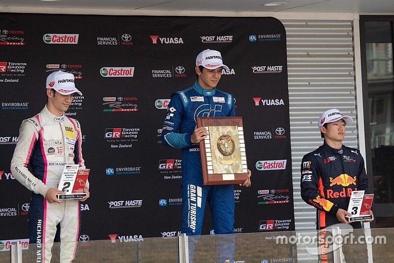 Podium race 3, Gregoire Saucy, Giles Motorsport ; Igor Fraga, M2 Competition ; Yuki Tsunoda, M2 Competition